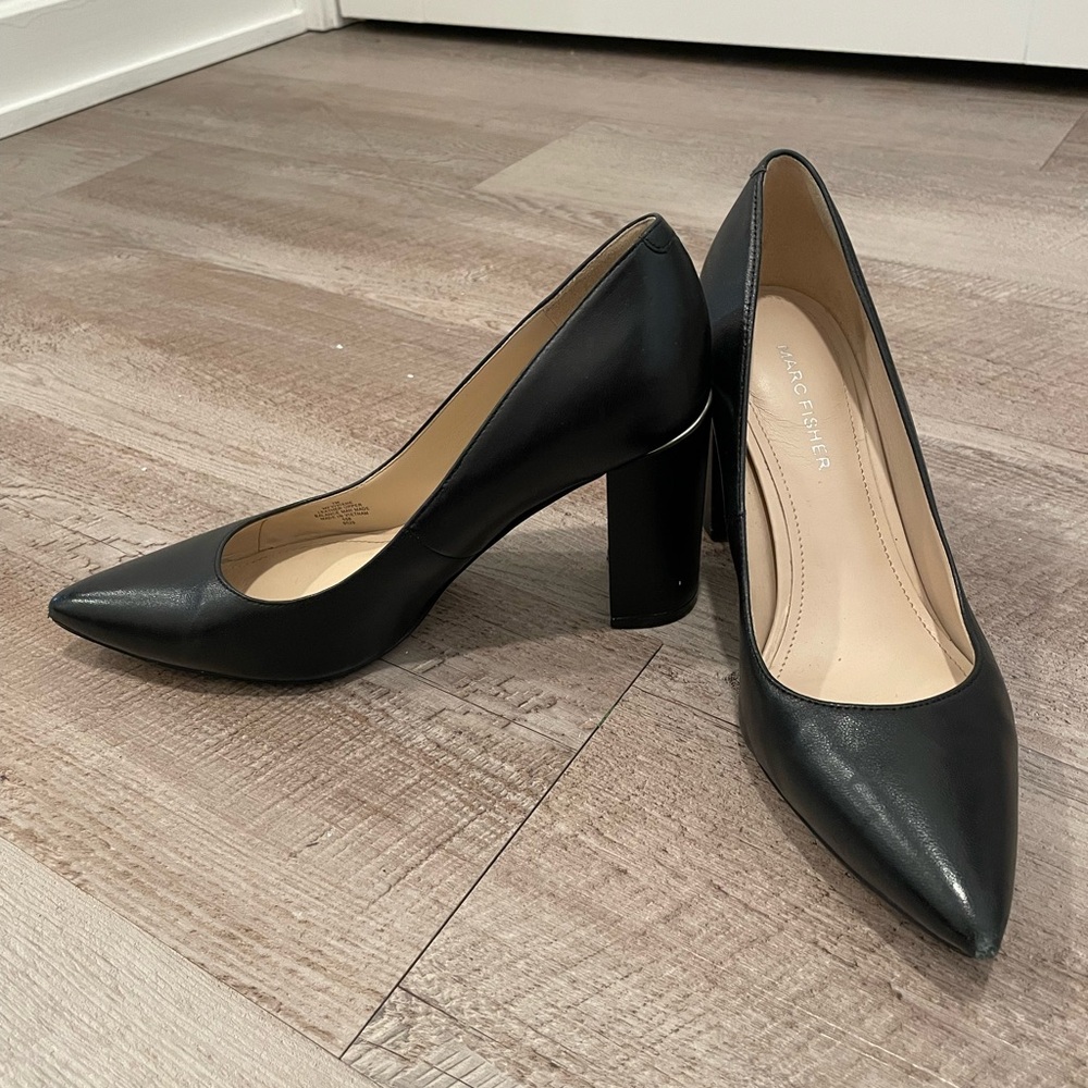 Marc Fisher Women’s 2.5” Size 7 Block Heel Pump Black